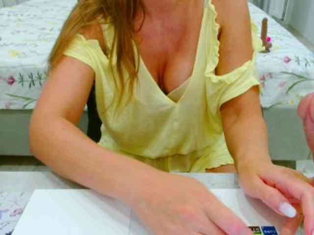 JuicyGloss webcam
