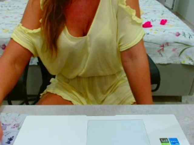 JuicyGloss webcam
