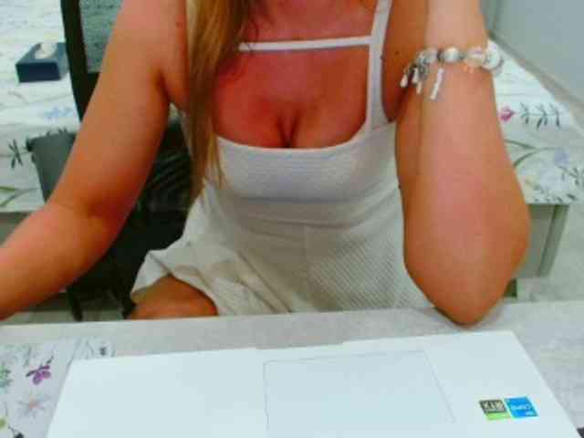 JuicyGloss webcam