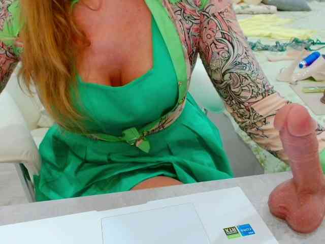 JuicyGloss webcam