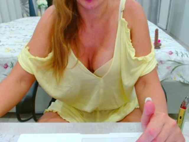JuicyGloss webcam