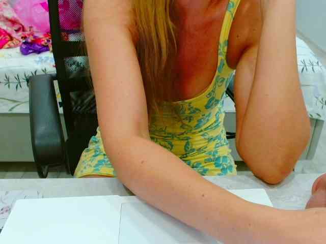 JuicyGloss webcam