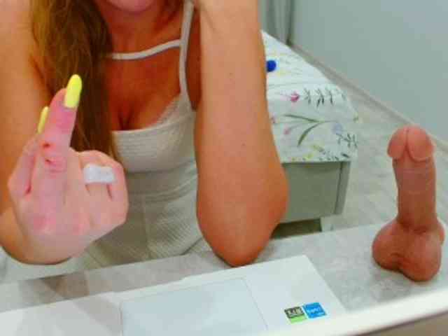 JuicyGloss webcam