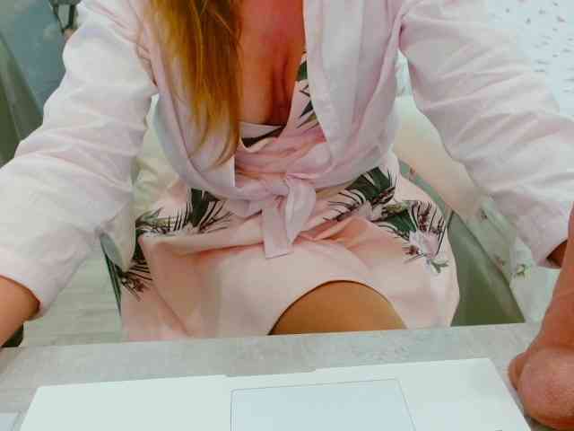 模特: JuicyGloss