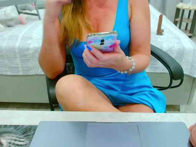 JuicyGloss webcam