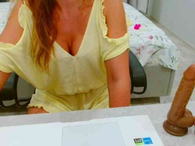 JuicyGloss webcam
