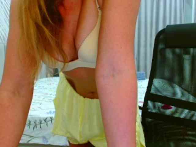 JuicyGloss webcam