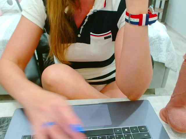 JuicyGloss webcam