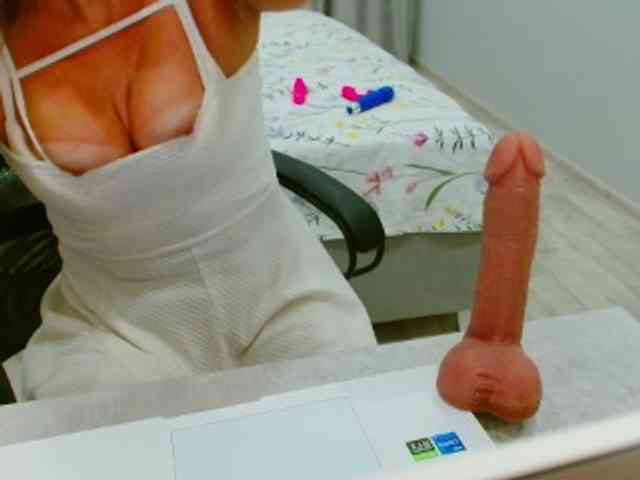 JuicyGloss webcam