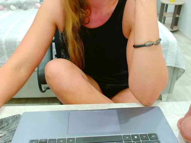 JuicyGloss webcam