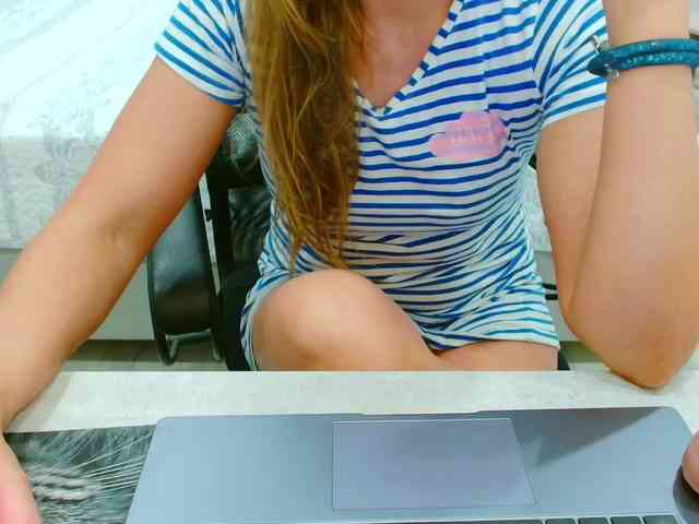 JuicyGloss webcam