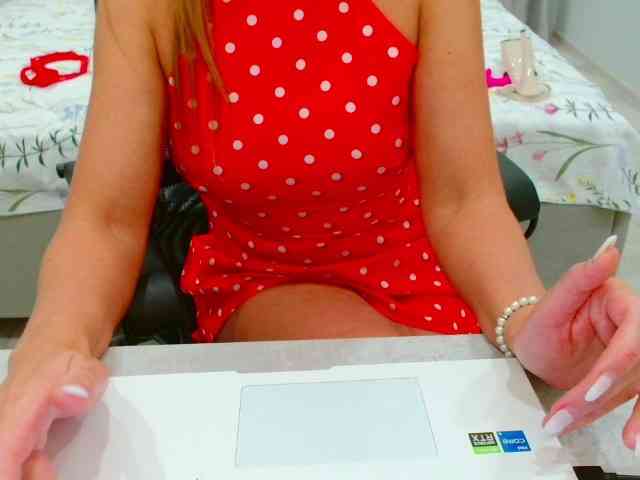 JuicyGloss webcam