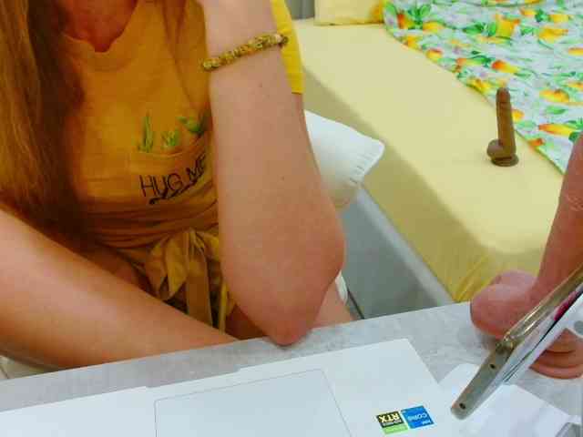 JuicyGloss webcam