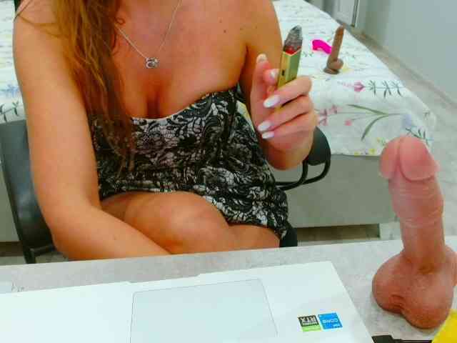 JuicyGloss webcam