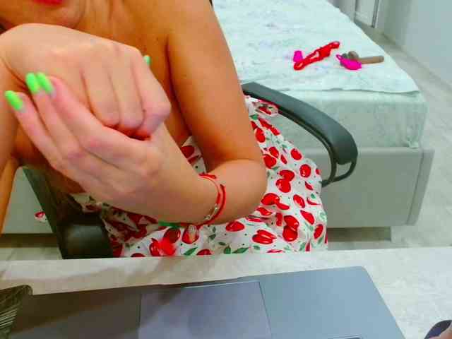JuicyGloss webcam