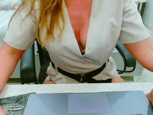 JuicyGloss webcam