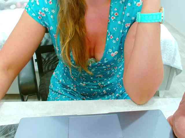 JuicyGloss webcam