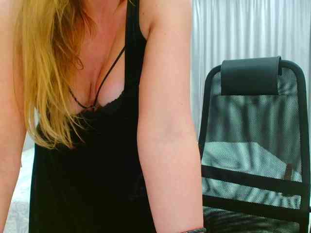 JuicyGloss webcam