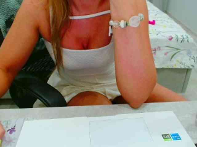 JuicyGloss webcam