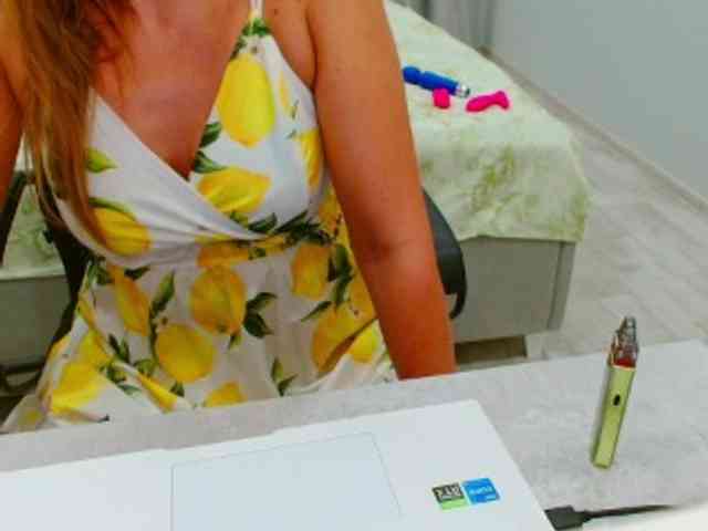 JuicyGloss webcam