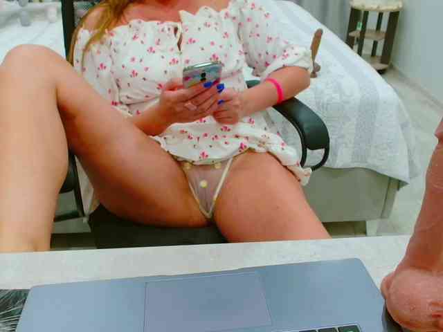 JuicyGloss webcam
