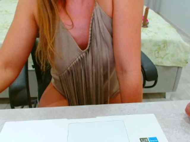 JuicyGloss webcam