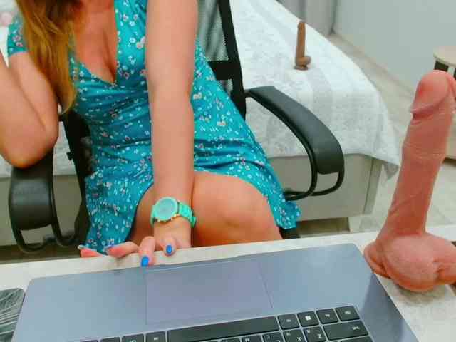 JuicyGloss webcam
