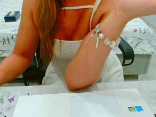 JuicyGloss webcam