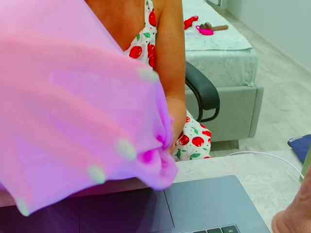 JuicyGloss webcam