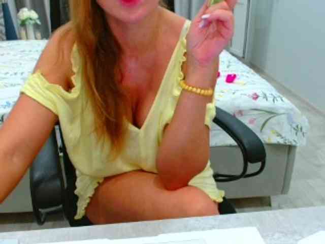 JuicyGloss webcam