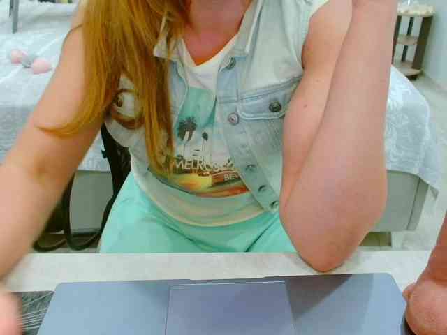 JuicyGloss webcam