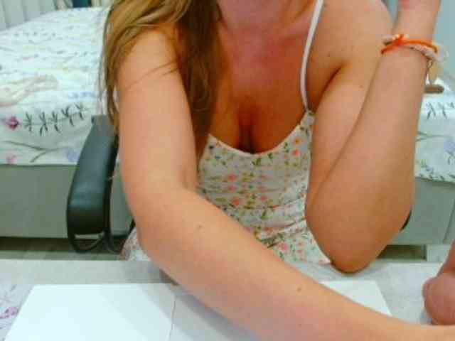 JuicyGloss webcam