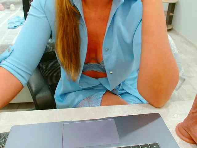 JuicyGloss webcam