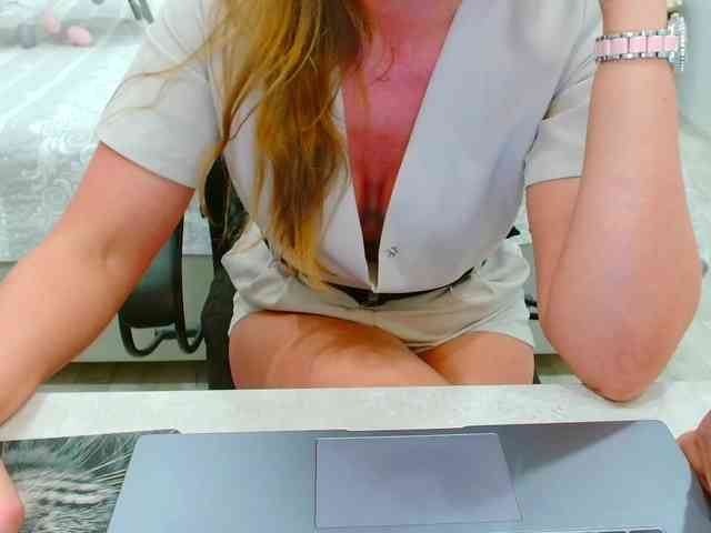 JuicyGloss Live Webcam on BongaCams