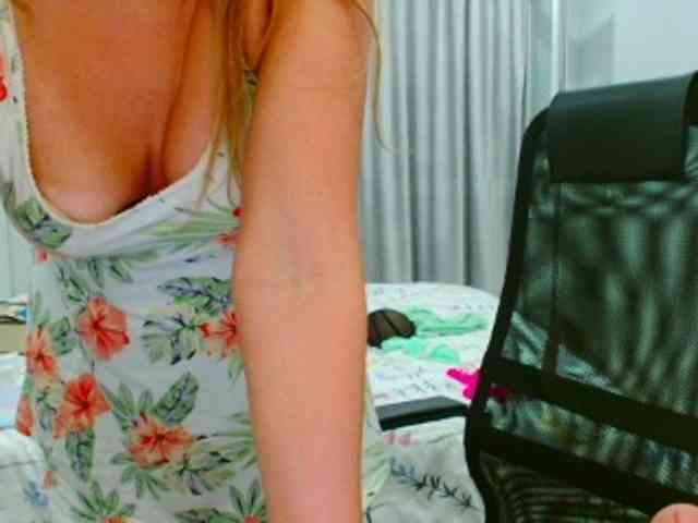 JuicyGloss webcam