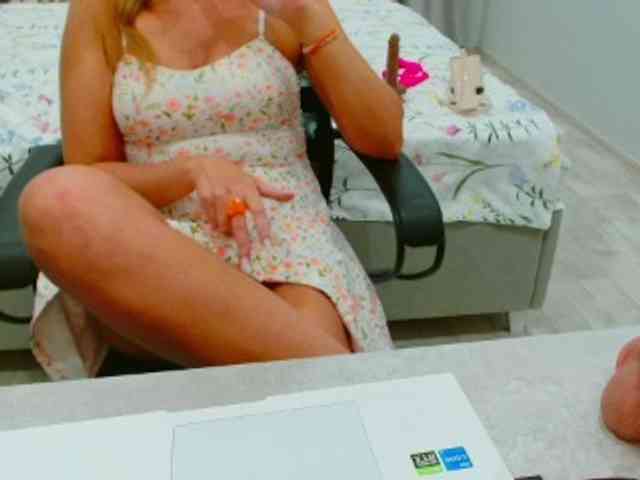 JuicyGloss webcam
