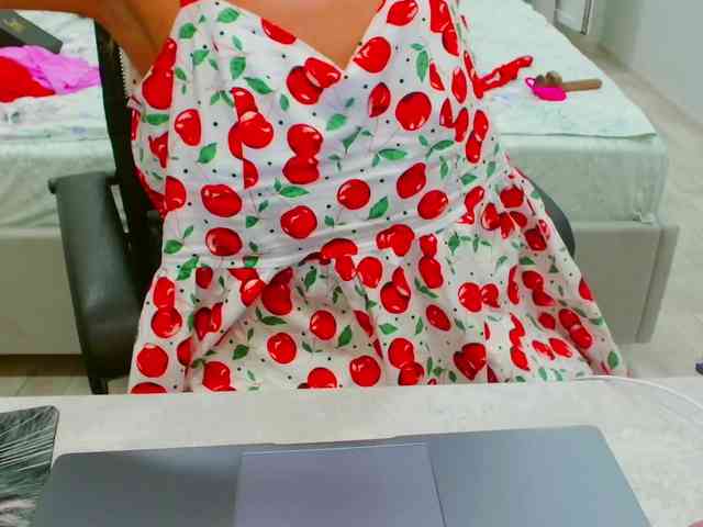 JuicyGloss webcam