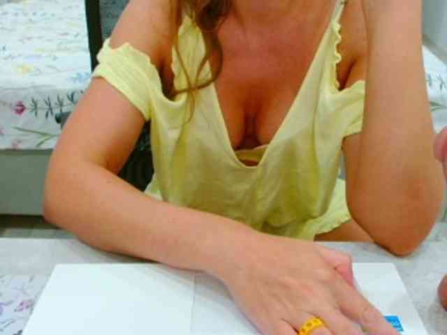 JuicyGloss webcam