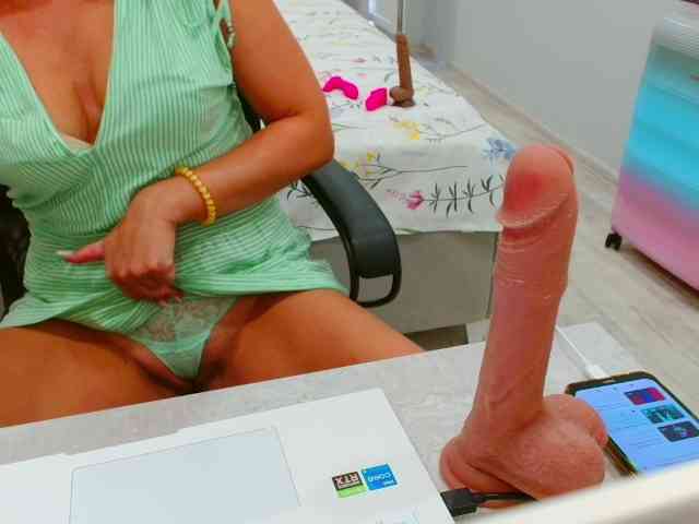 JuicyGloss webcam