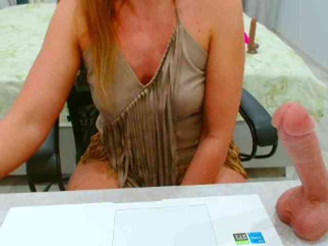 JuicyGloss webcam