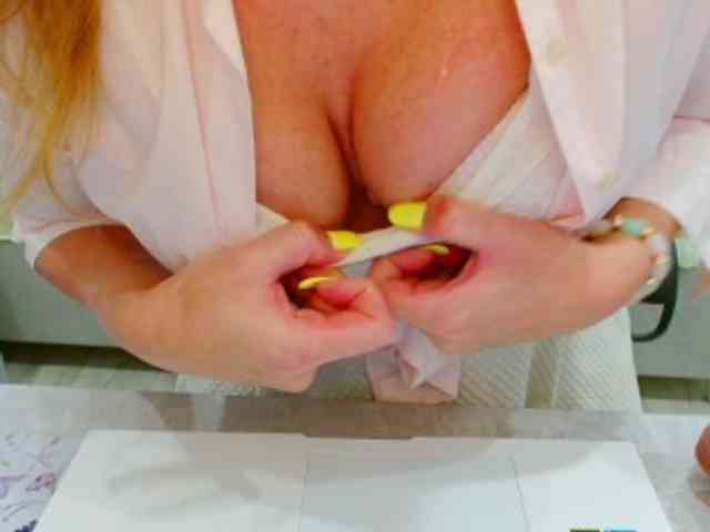 JuicyGloss webcam