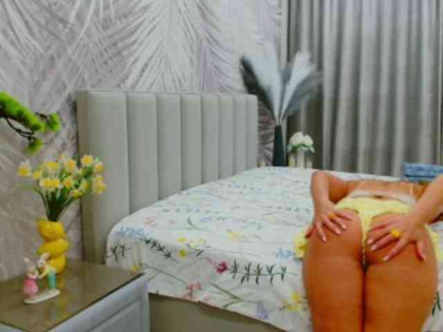 JuicyGloss webcam