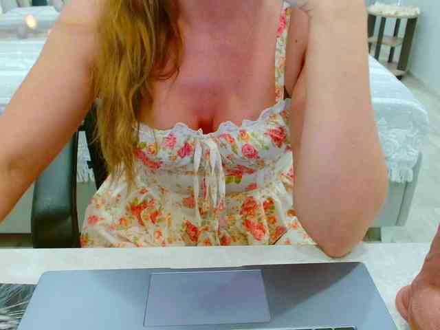 JuicyGloss webcam