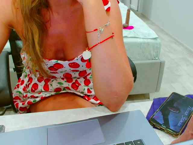 JuicyGloss webcam