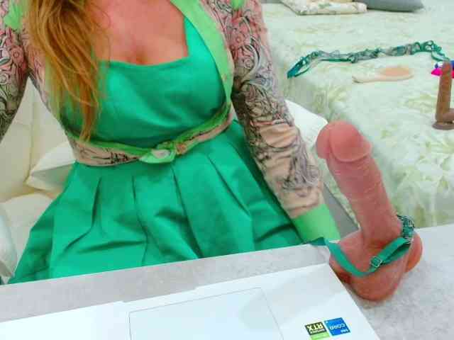 JuicyGloss webcam