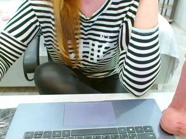 JuicyGloss webcam