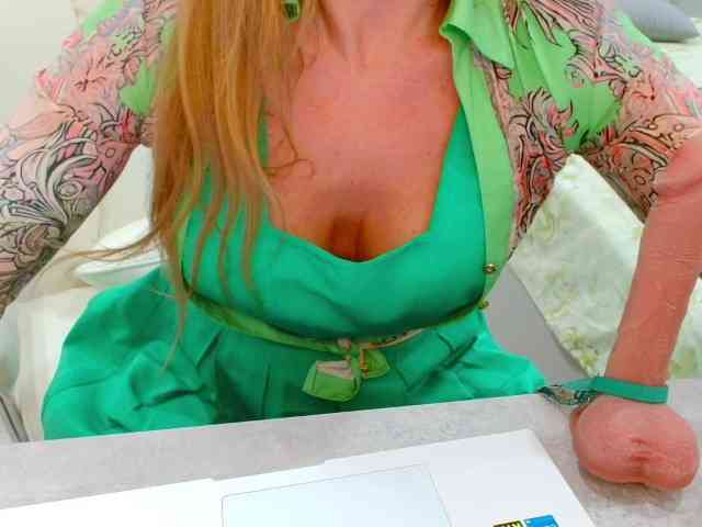 JuicyGloss webcam