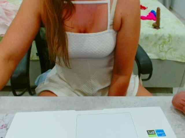 JuicyGloss webcam