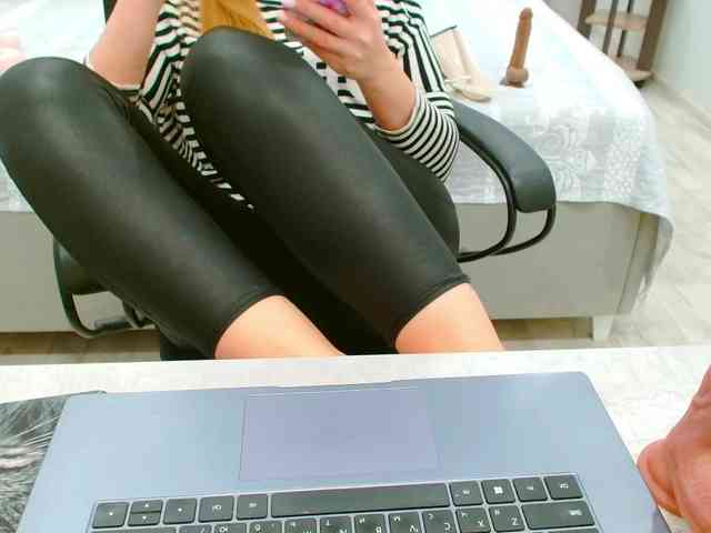 JuicyGloss webcam