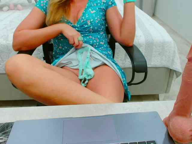 JuicyGloss webcam
